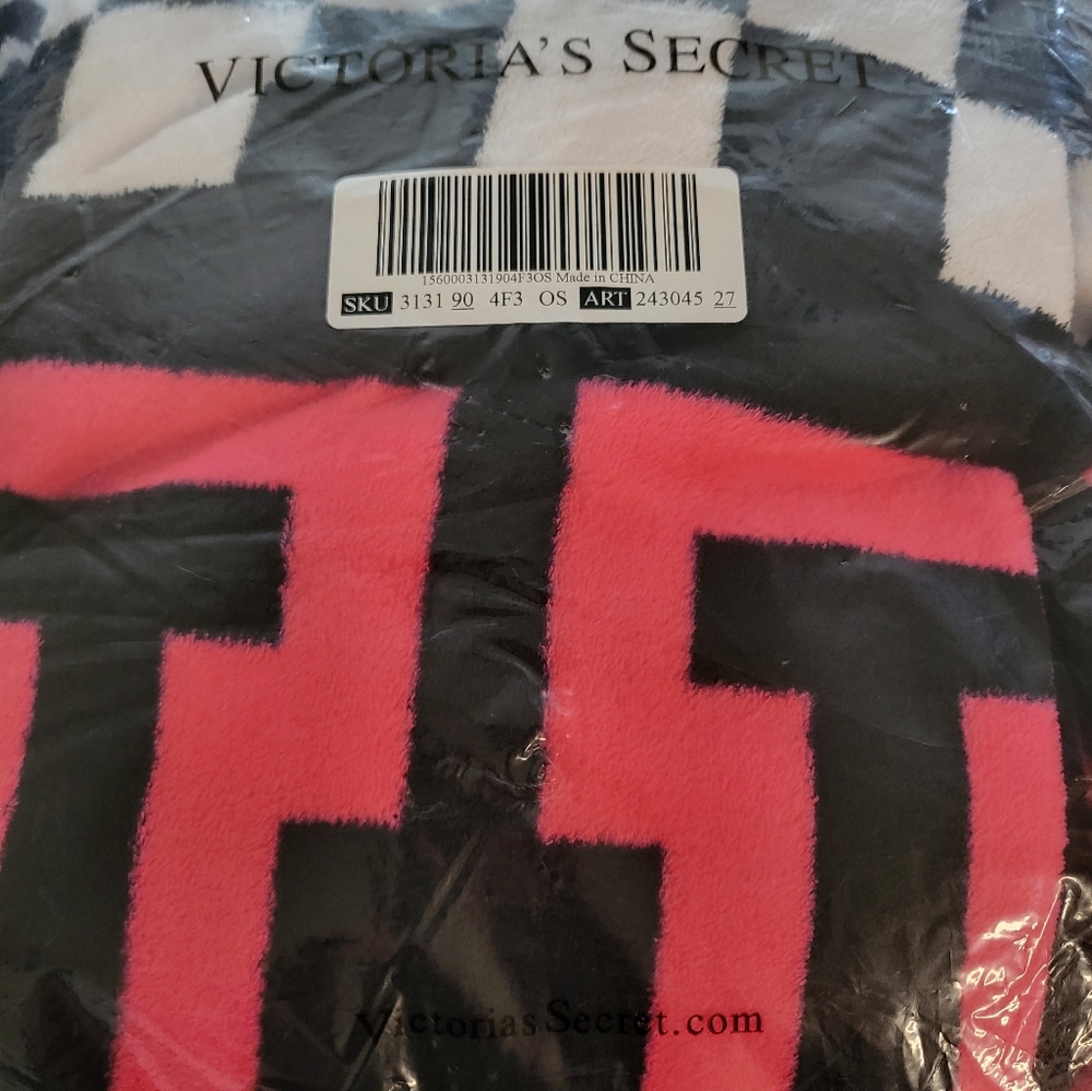 NEW Victoria’s Secret Pink Sherpa Blanket Pink White Throw